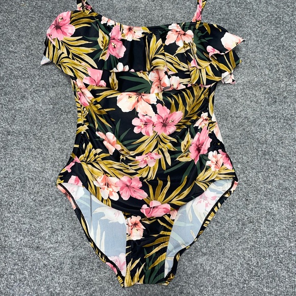 **NWOT* Shade and Shore 1 piece floral bathing suit with ruffle top. - Picture 4 of 8